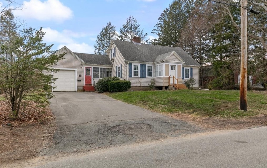 26 Felton St, Peabody, MA 01960 exterior