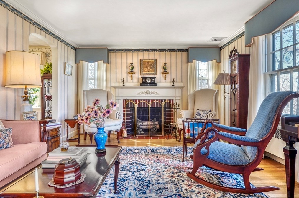 1 Grandview Ave, Melrose, MA 02176