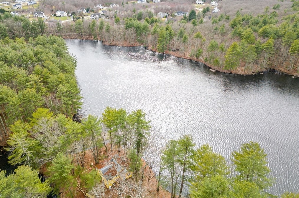 10 Wildwood Ave, Upton MA  01568-1513 exterior