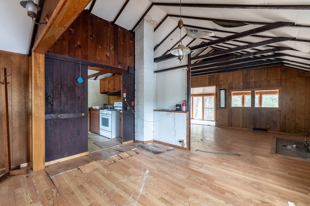 10 Wildwood Ave, Upton MA  01568-1513 exterior