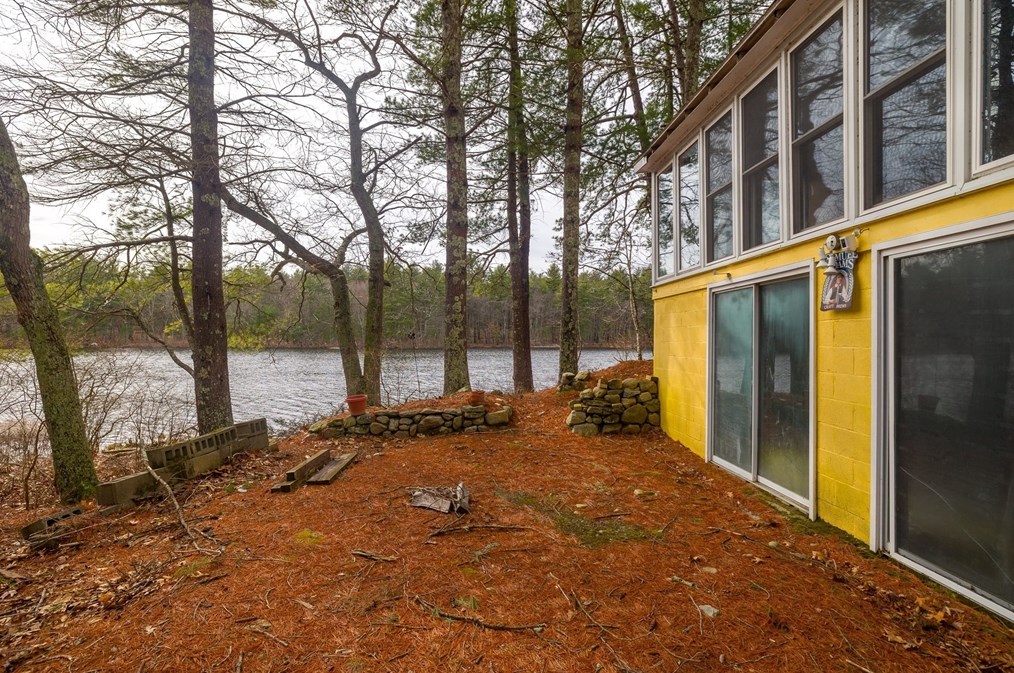 10 Wildwood Ave, Upton MA  01568-1513 exterior