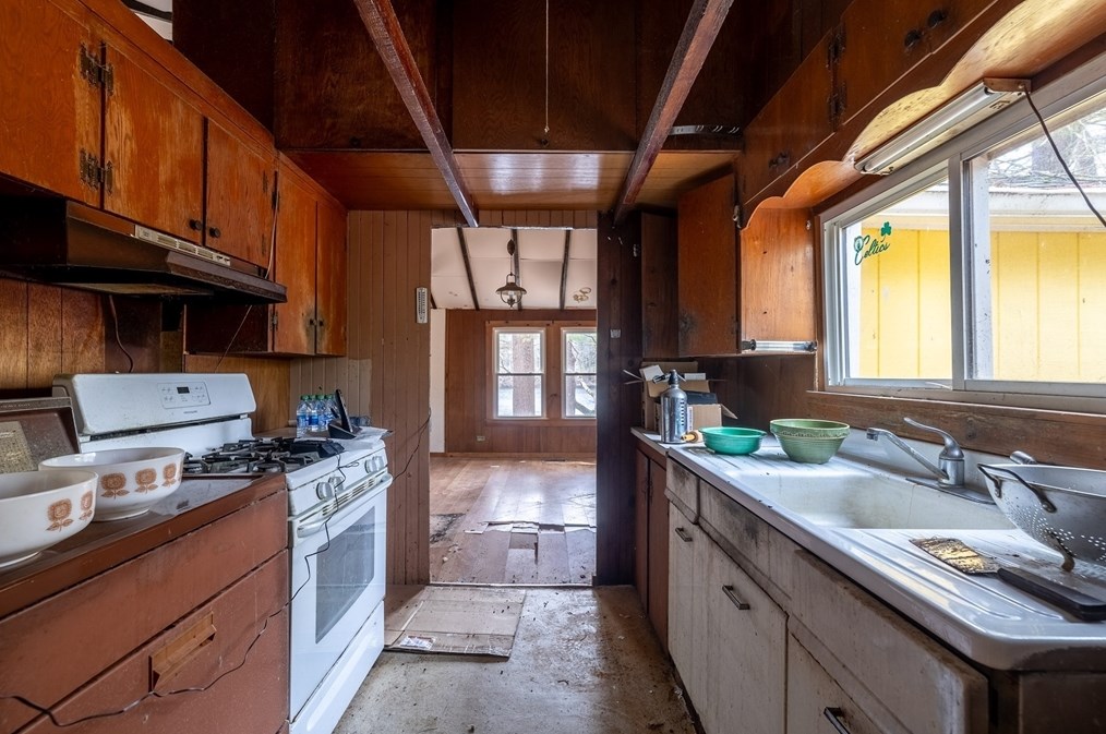 10 Wildwood Ave, Upton MA  01568-1513 exterior