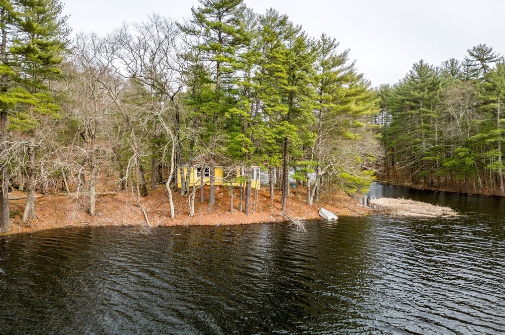 10 Wildwood Ave, Upton MA  01568-1513 exterior