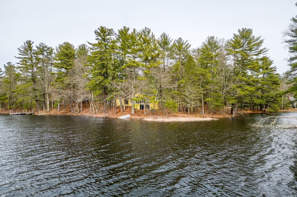 10 Wildwood Ave, Upton MA  01568-1513 exterior