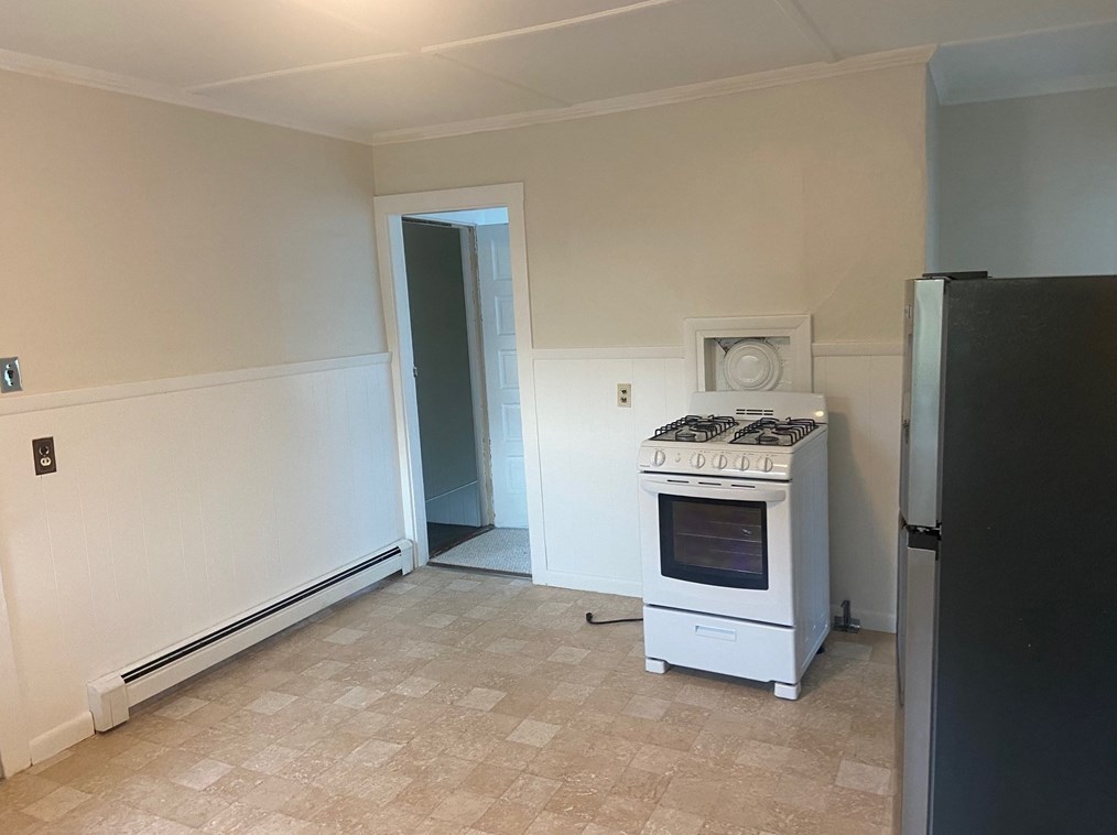 5 Hamilton St #2, Plymouth, MA 02360