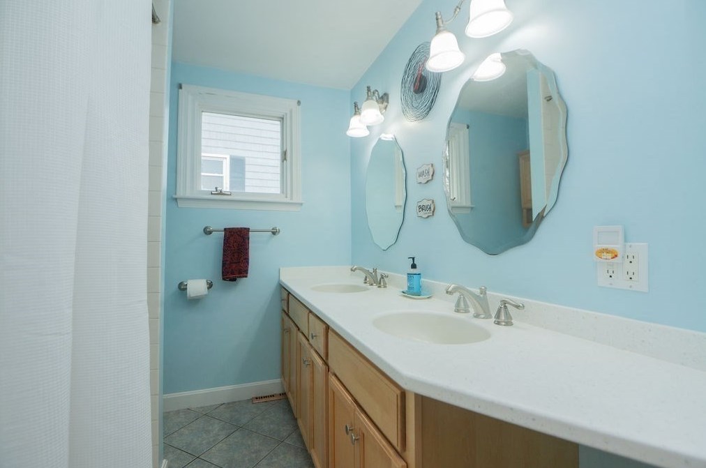 7 Lincoln Park, Marblehead MA 01945-2534 exterior