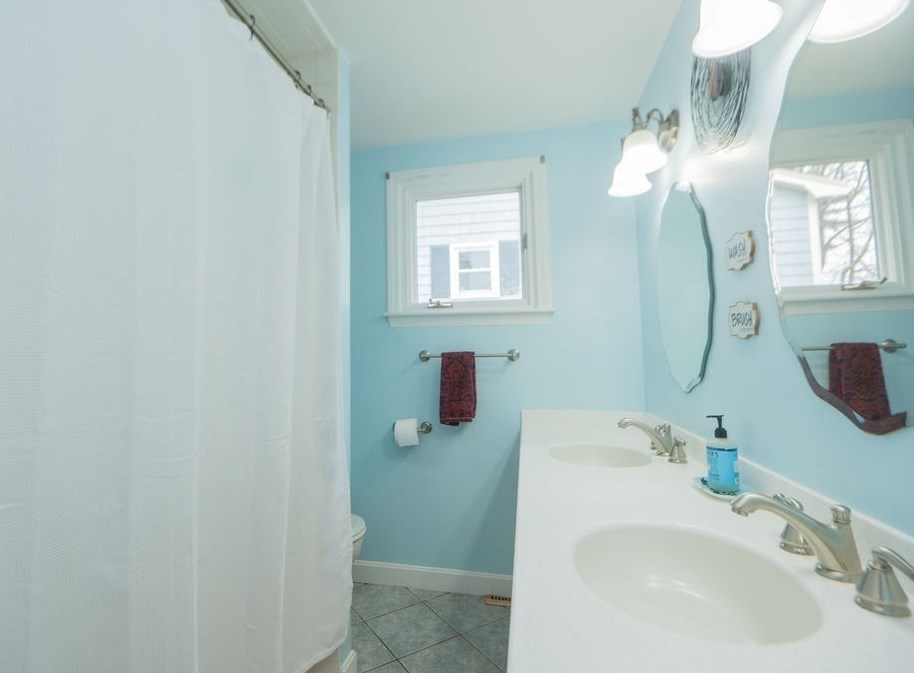 7 Lincoln Park, Marblehead MA 01945-2534 exterior