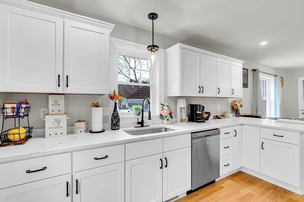 726 Dighton Ave, Taunton MA  02780-7131 exterior