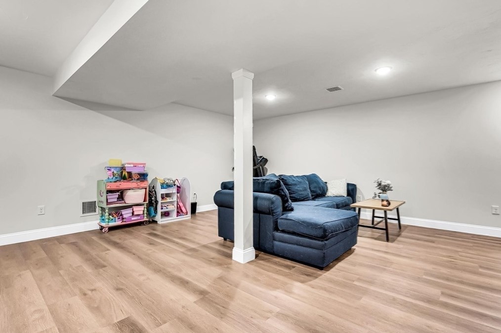 726 Dighton Ave, Taunton MA  02780-7131 exterior