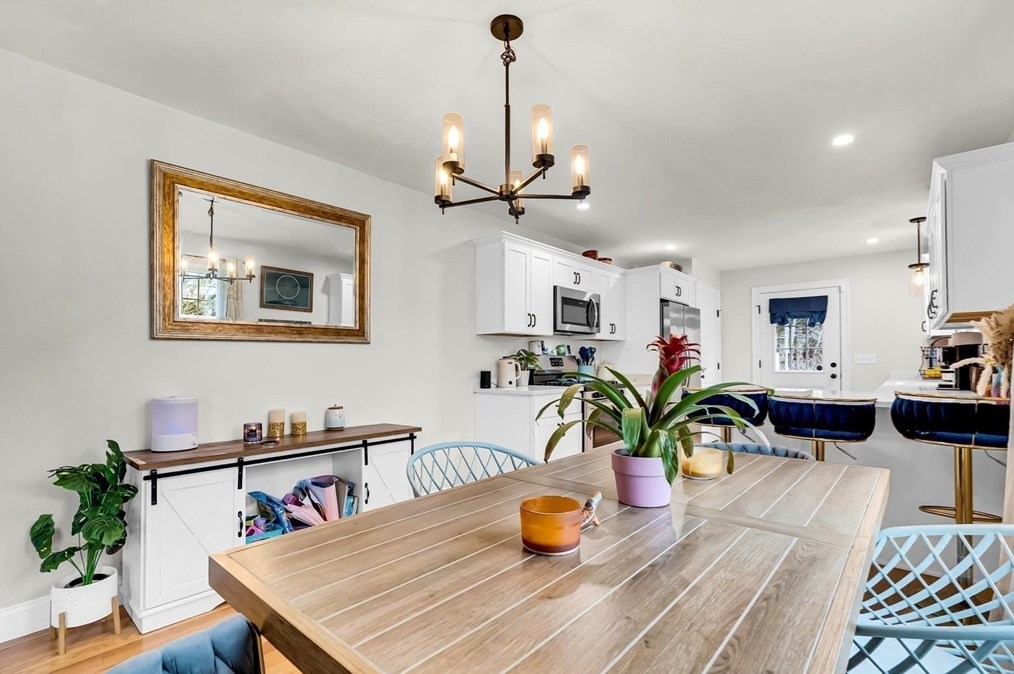 726 Dighton Ave, Taunton MA  02780-7131 exterior