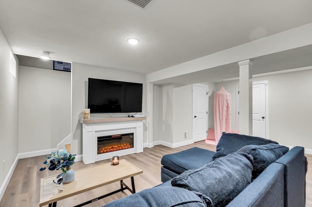 726 Dighton Ave, Taunton MA  02780-7131 exterior