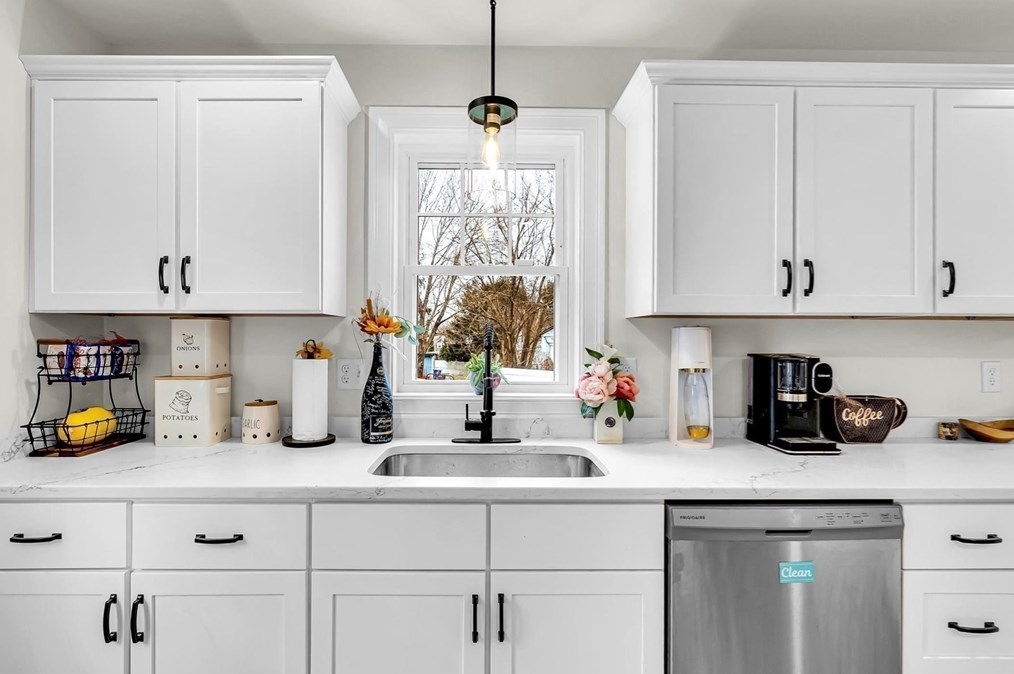 726 Dighton Ave, Taunton MA  02780-7131 exterior