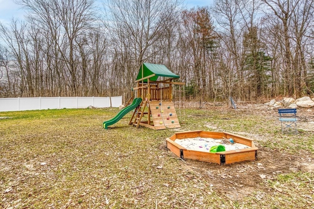 726 Dighton Ave, Taunton MA  02780-7131 exterior