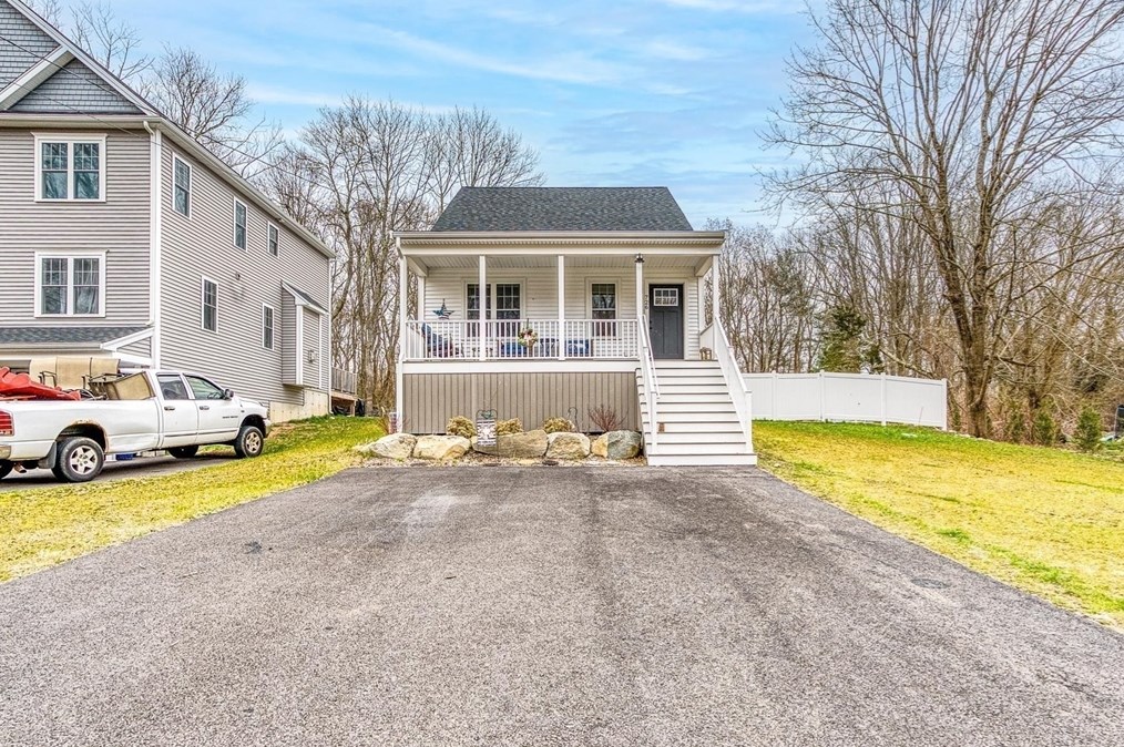 726 Dighton Ave, Taunton MA  02780-7131 exterior