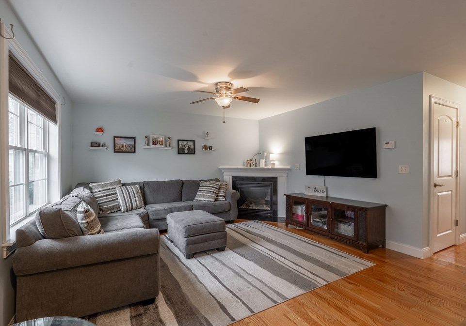 7 Liberty St #b, Merrimac, MA 01860