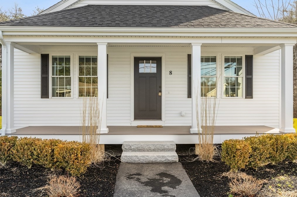 8 Magnolia Cir, East-Bridgewater, MA 02333 exterior
