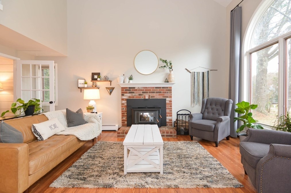 12 Woodside Dr, Merrimack, NH 03054