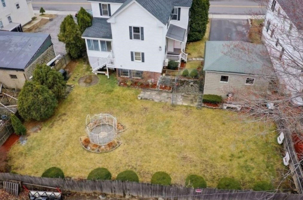 12 Cotton St, Leominster MA 01453-5629 exterior