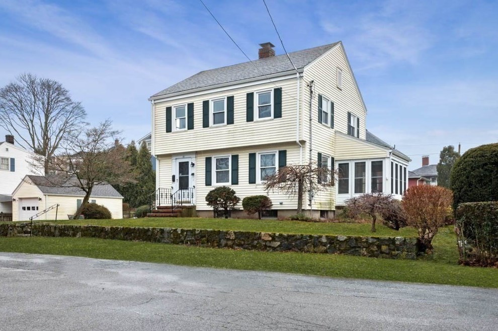 28 Roosevelt Ave, Marblehead, MA 01945 exterior