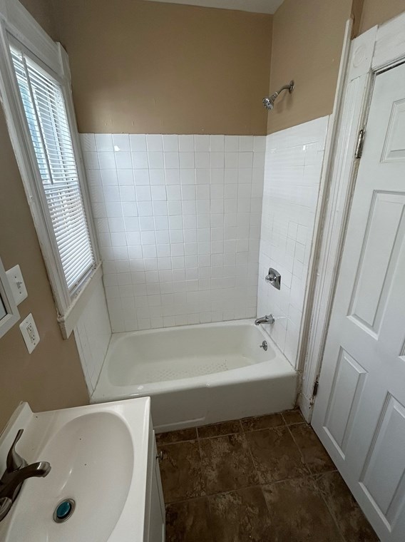 67 Alden St, Springfield MA 01109-3701 exterior