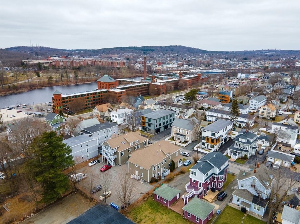 27 Robbins St, Waltham MA 02453-3907 exterior