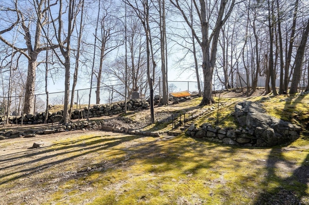 16 Beechwood Rd, Waltham MA  02453-6527 exterior