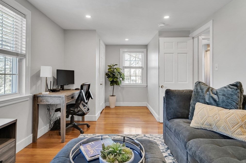 16 Beechwood Rd, Waltham MA  02453-6527 exterior