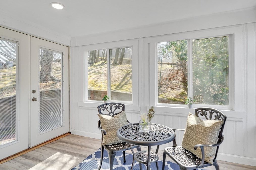 16 Beechwood Rd, Waltham MA  02453-6527 exterior