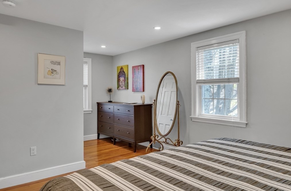 16 Beechwood Rd, Waltham MA  02453-6527 exterior