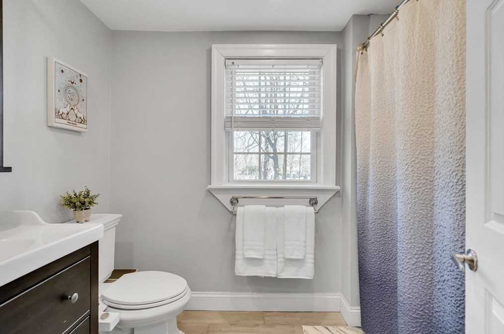 16 Beechwood Rd, Waltham MA  02453-6527 exterior