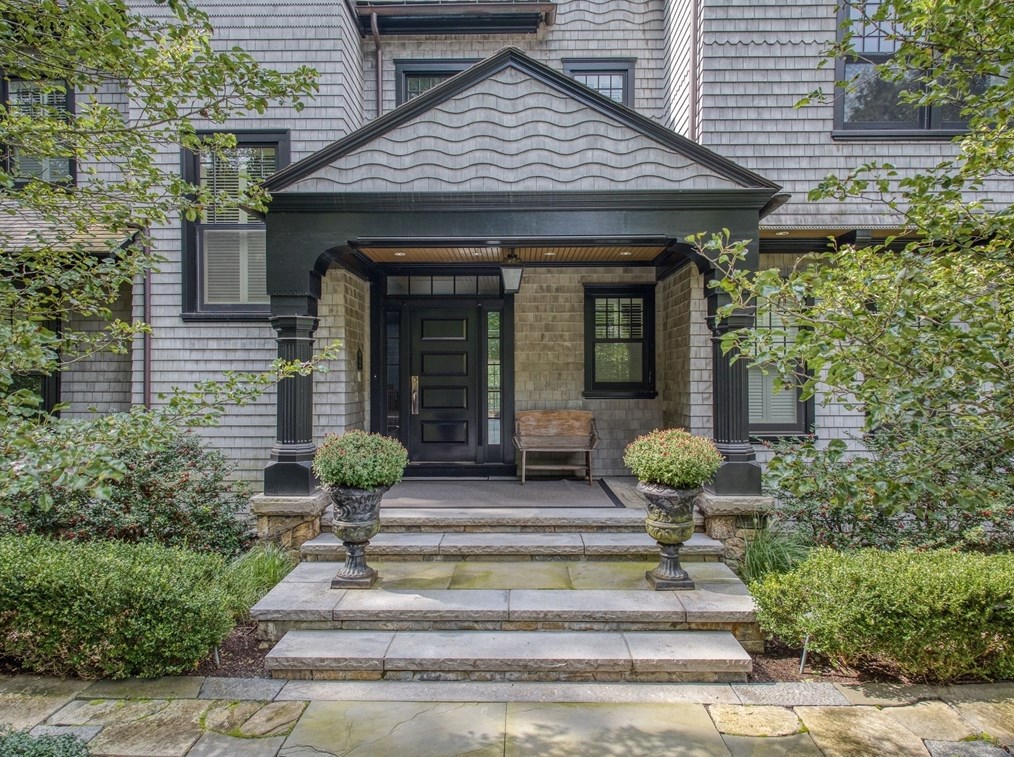 8 Queen Anne Rd, Hopkinton, MA 01748 exterior