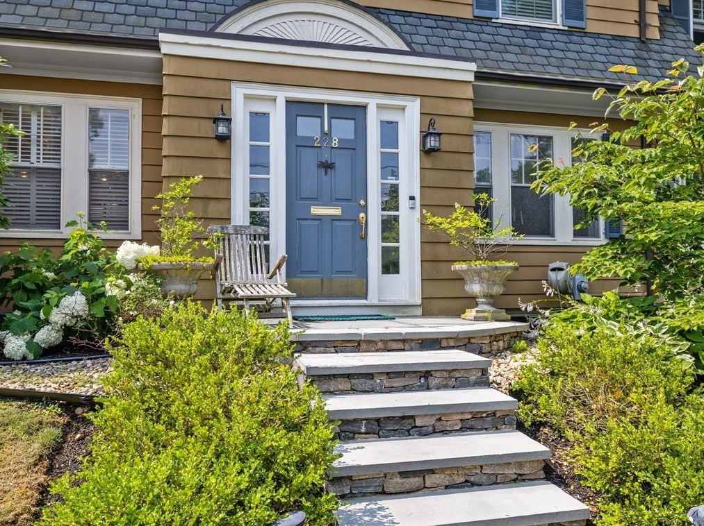 228 Wolcott Rd, Roxbury-Xing, MA 02467 exterior