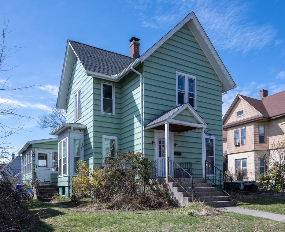 167 Pearl St, Holyoke MA  01040-2506 exterior