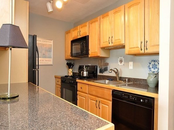 8 Whittier Pl #24f, Boston, MA 02111