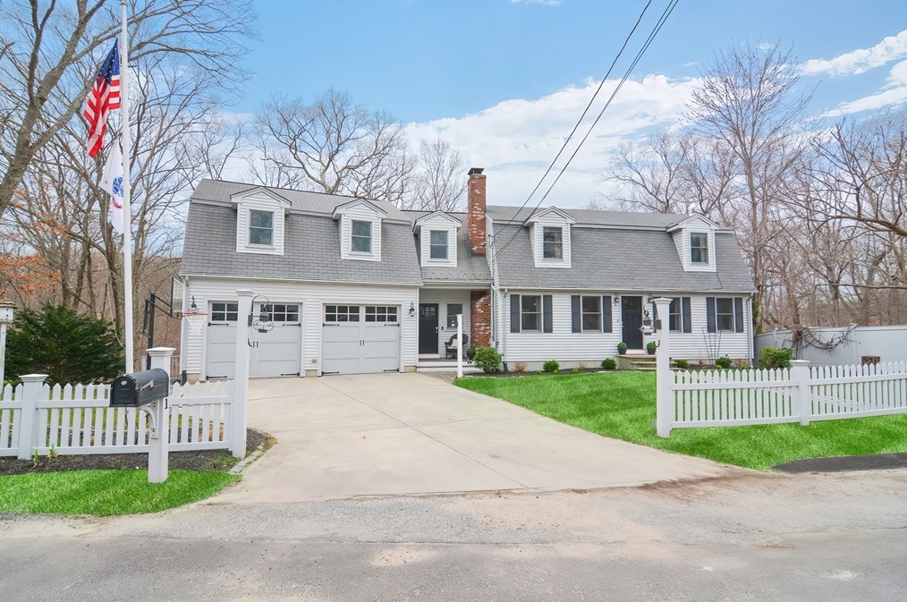 1 Stoney Brook Ln, Attleboro, MA 02703 exterior