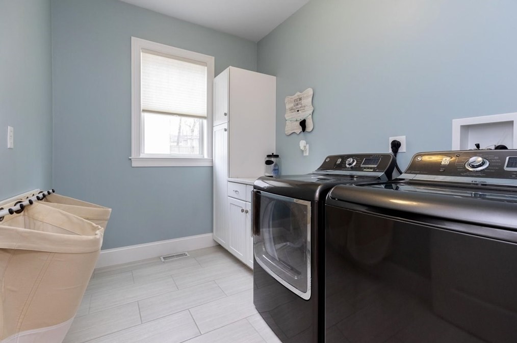 27 Bedford St, Burlington MA 01803-3725 exterior