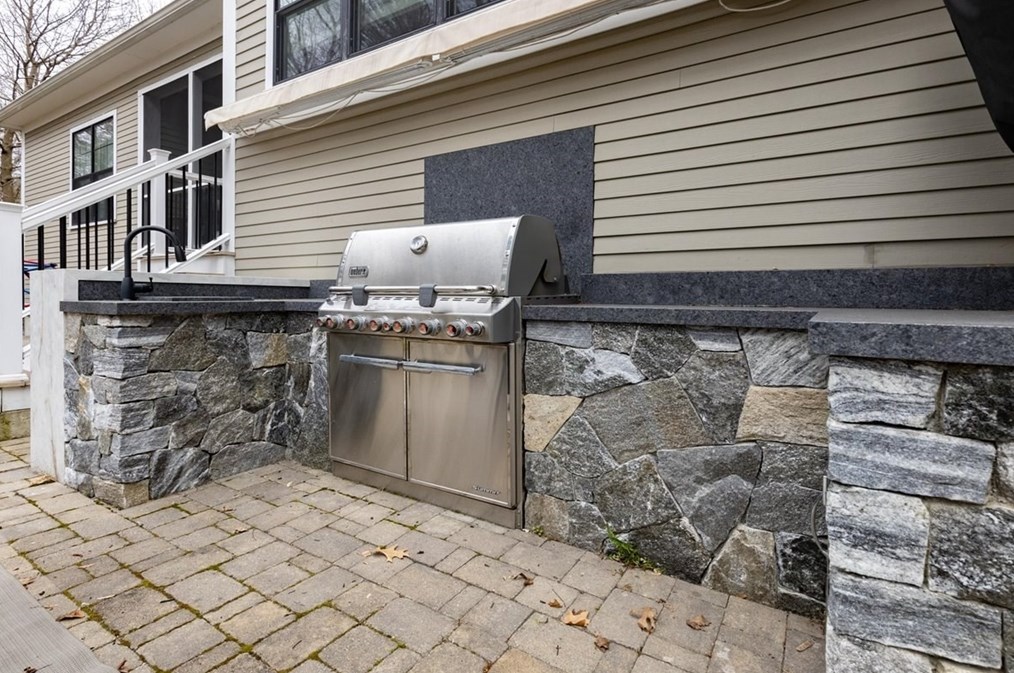 27 Bedford St, Burlington MA 01803-3725 exterior