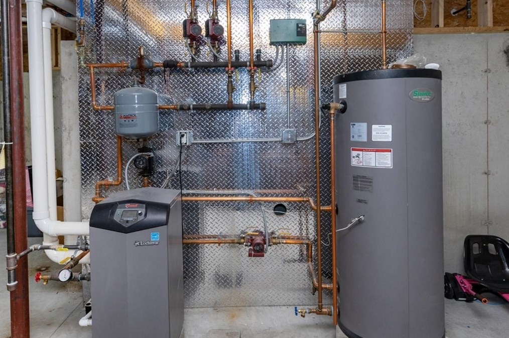 27 Bedford St, Burlington MA 01803-3725 exterior