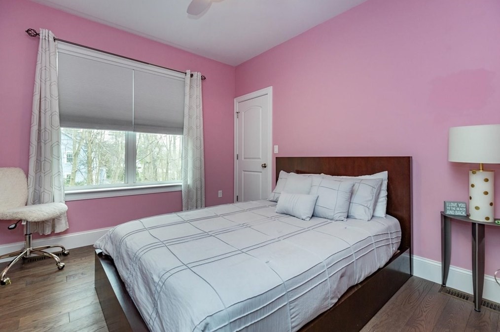 27 Bedford St, Burlington MA 01803-3725 exterior