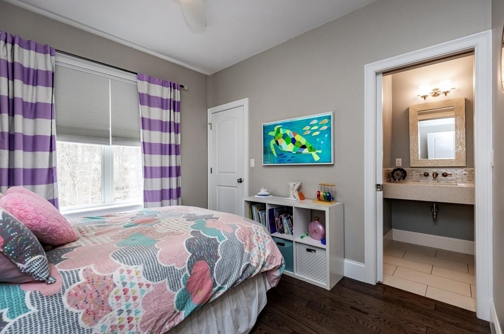 27 Bedford St, Burlington MA 01803-3725 exterior