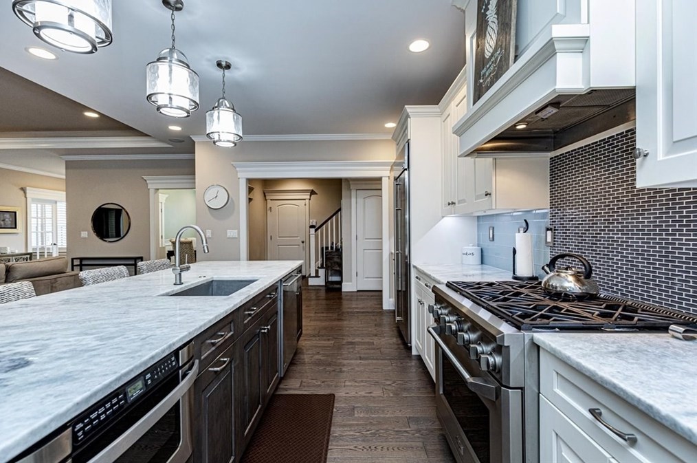 27 Bedford St, Burlington MA 01803-3725 exterior