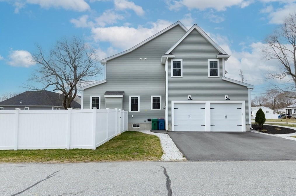 31 Newbridge Ave, Burlington MA  01803-4362 exterior