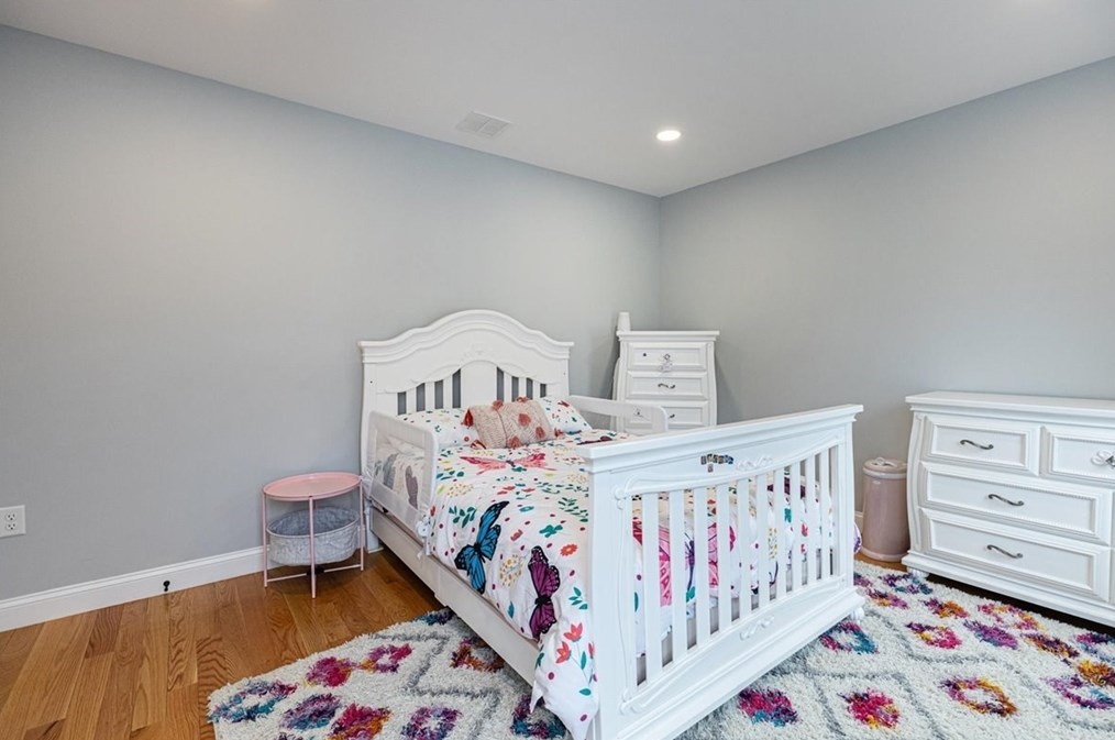 31 Newbridge Ave, Burlington MA  01803-4362 exterior