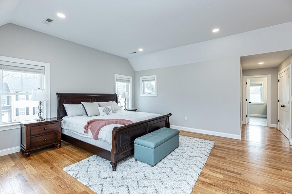 31 Newbridge Ave, Burlington MA  01803-4362 exterior