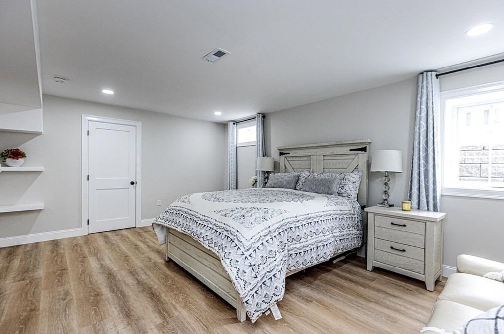 31 Newbridge Ave, Burlington MA  01803-4362 exterior