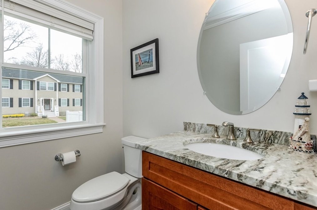 31 Newbridge Ave, Burlington MA  01803-4362 exterior