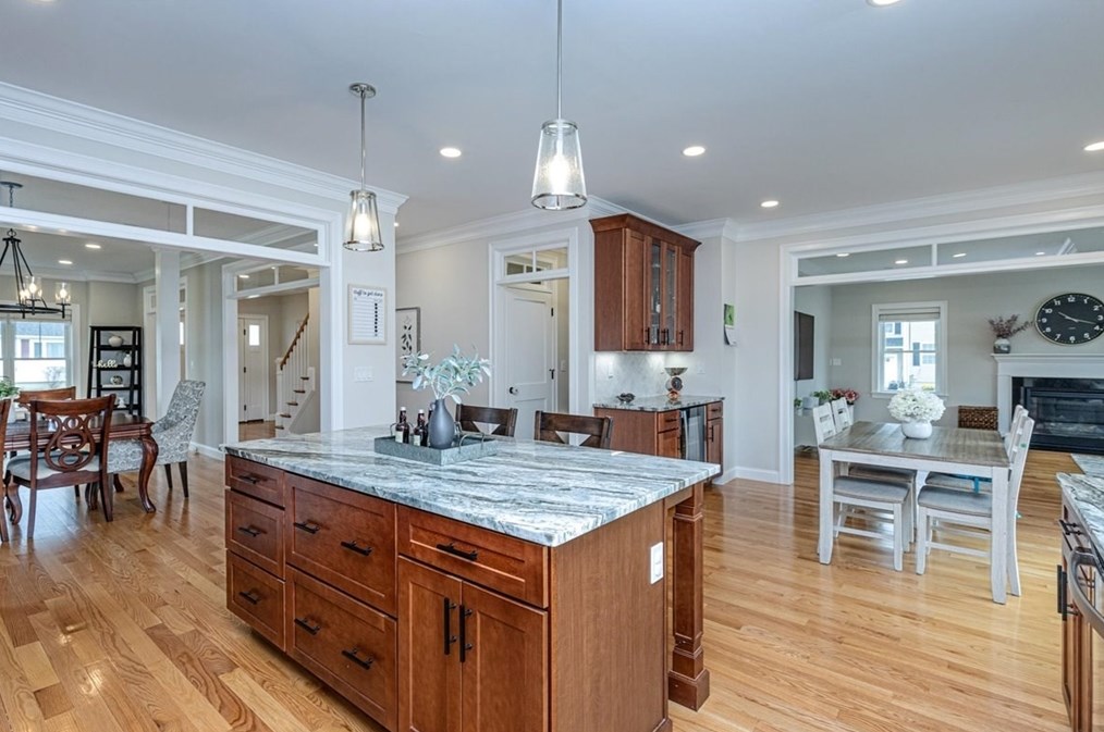 31 Newbridge Ave, Burlington MA  01803-4362 exterior