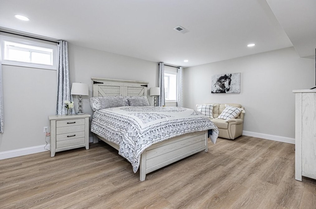 31 Newbridge Ave, Burlington MA  01803-4362 exterior