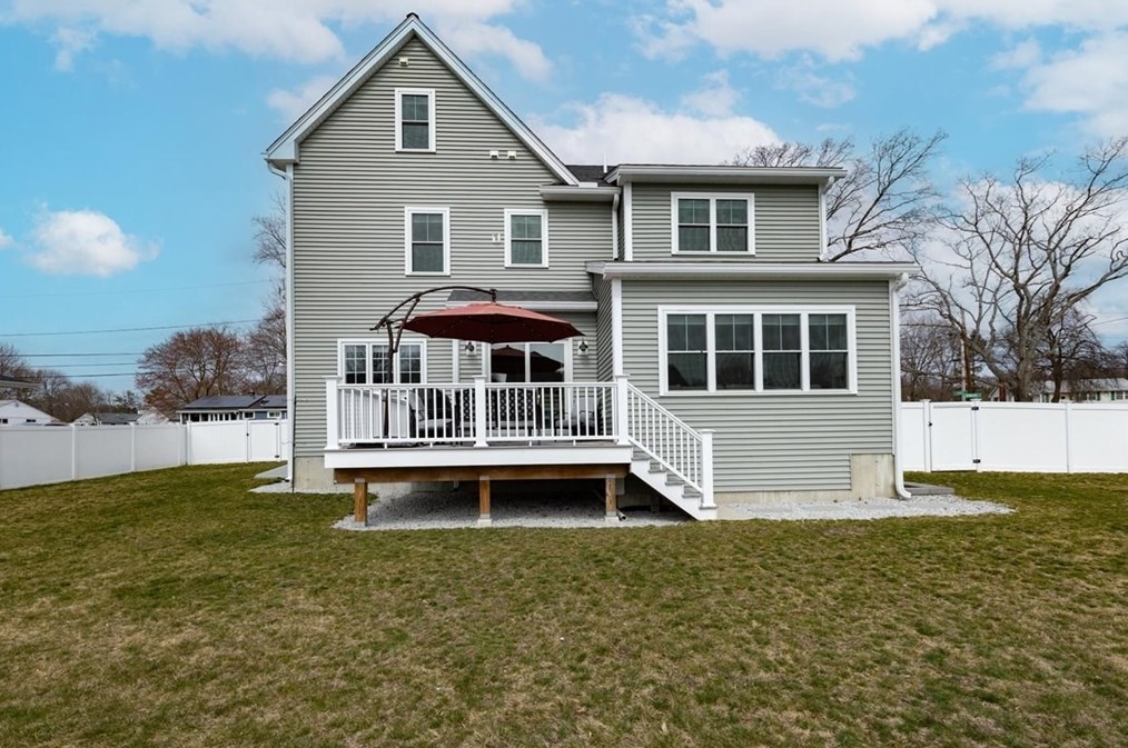 31 Newbridge Ave, Burlington MA  01803-4362 exterior