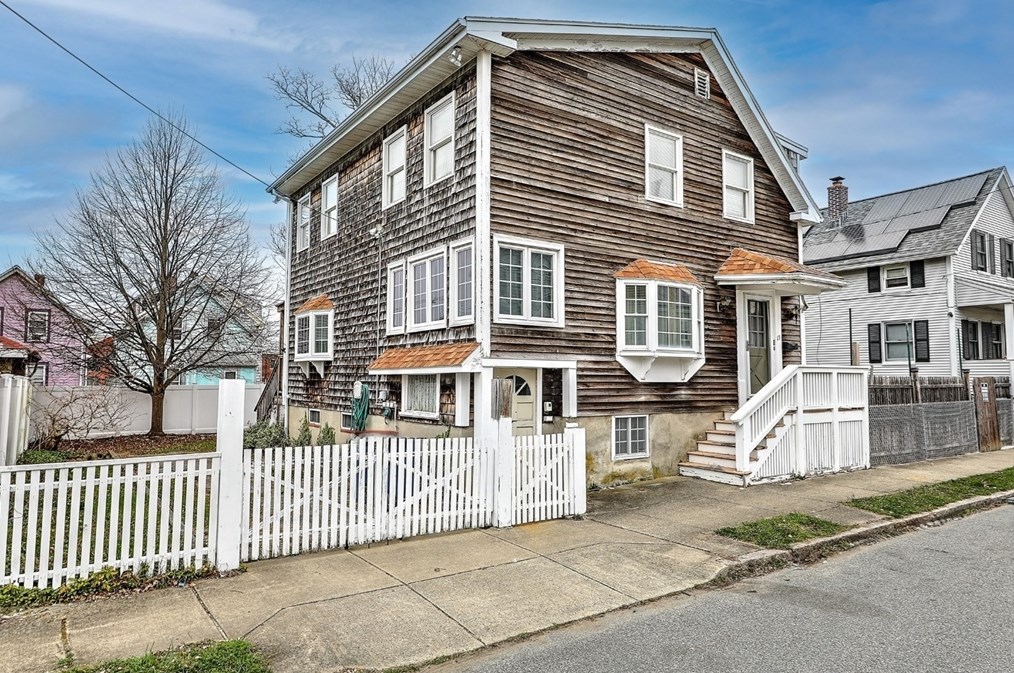 15 Spruce St, New Bedford, MA 02740 exterior